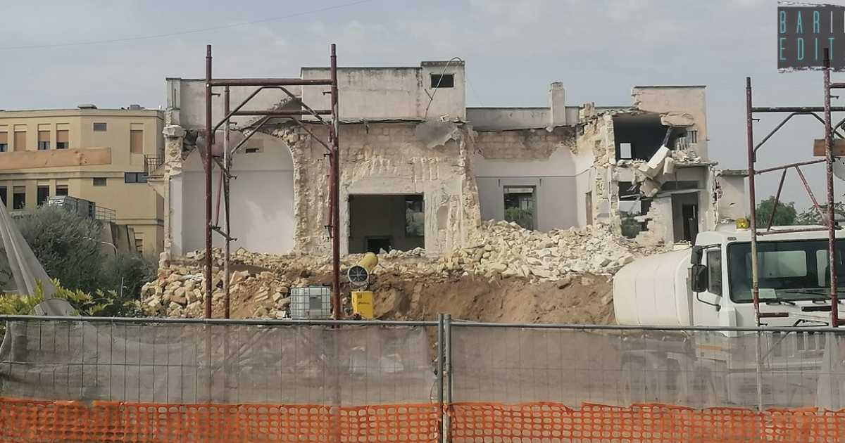 Bari, Villa Vera: ripresi i lavori per la demolizione dell'edificio liberty di via Amendola